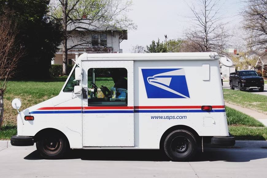 How late does USPS deliver express mail